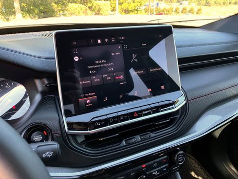 Used 2024 Jeep Compass Trailhawk image 14