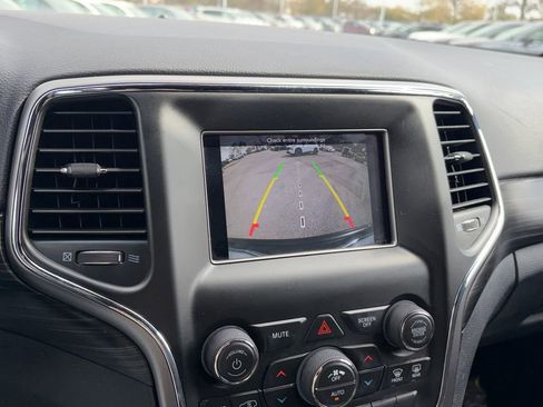 Used 2019 Jeep Grand Cherokee Laredo image 17