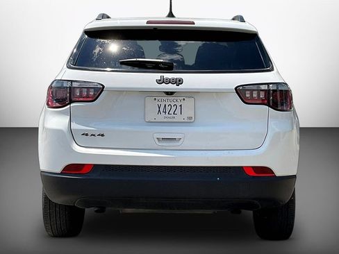Used 2025 Jeep Compass Latitude w/ Convenience Group AWD/4WD image 5