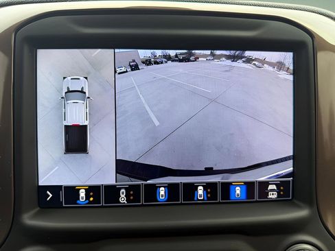 Used 2022 Chevrolet Silverado 3500 High Country w/ Technology Package image 24