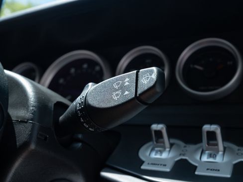 Used 2005 Ford GT RWD image 22