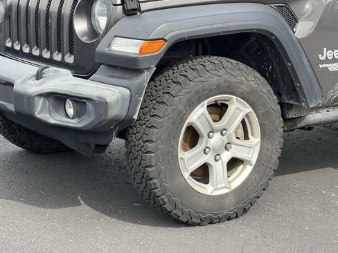 Used 2019 Jeep Wrangler Unlimited Sport S AWD/4WD image 2