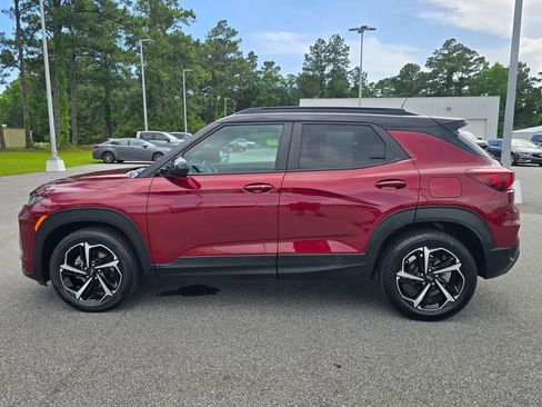 Used 2023 Chevrolet TrailBlazer RS w/ Convenience Package FWD image 2