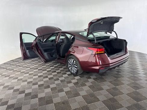 Used 2025 Nissan Altima 2.5 SV FWD image 21