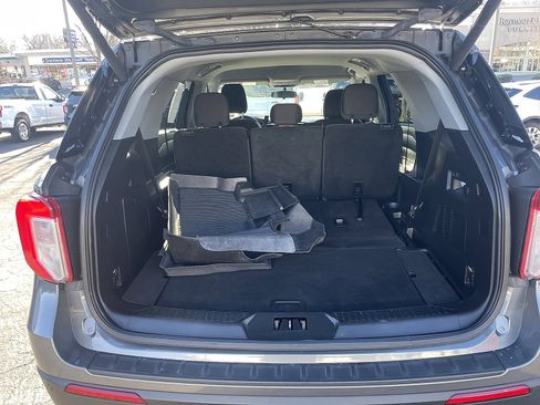 Used 2023 Ford Explorer XLT image 13