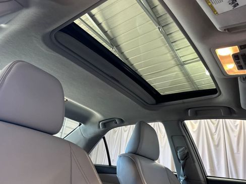 Used 2017 Toyota Camry XLE w/ Moonroof Package FWD image 16
