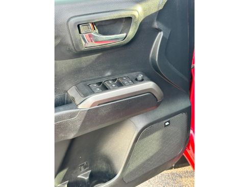 Used 2019 Toyota Tacoma Limited image 7