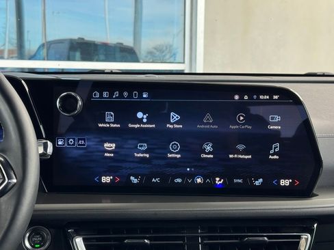 Used 2025 Chevrolet Traverse LT image 21