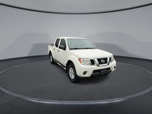 Used 2018 Nissan Frontier SV AWD/4WD image 2