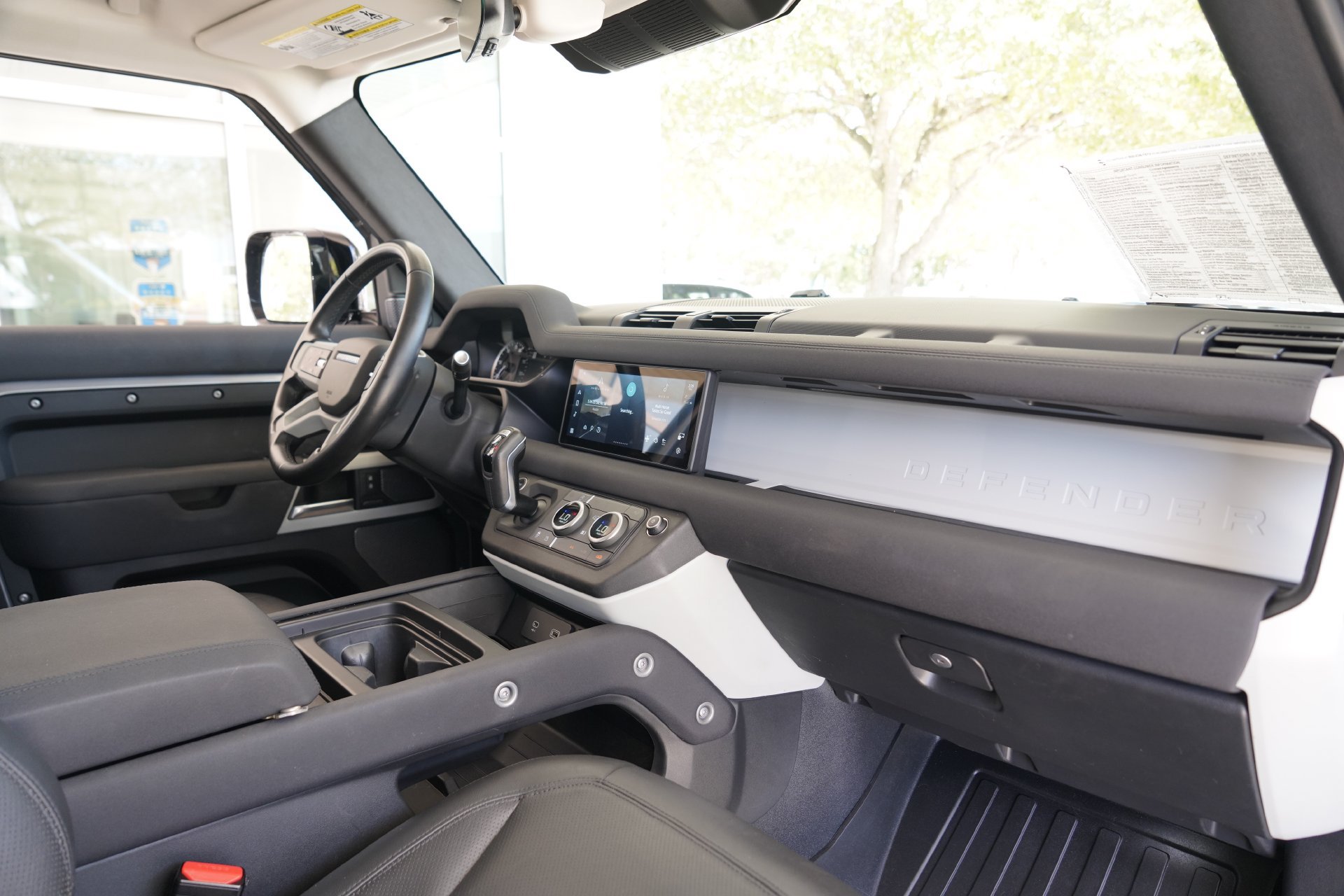 Used 2023 Land Rover Defender 110 SE AWD/4WD image 24