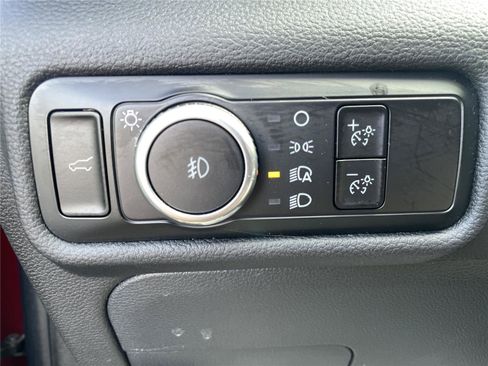 Used 2024 Ford Explorer XLT w/ Equipment Group 202A AWD/4WD image 15