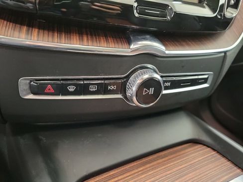 Certified 2024 Volvo XC60 B5 Plus w/ Protection Package Premier image 30