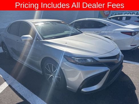 Used 2023 Toyota Camry SE FWD image 3