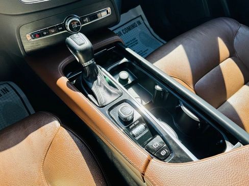 Used 2020 Volvo XC90 T6 Momentum image 23