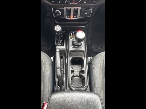 Used 2025 Jeep Wrangler Sport AWD/4WD image 21