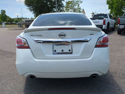 Used 2015 Nissan Altima 2.5 SV w/ Convenience Package FWD image 5