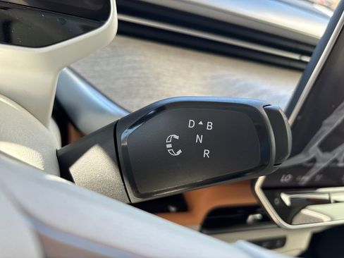 New 2025 Volkswagen ID. Buzz Pro S Plus AWD/4WD image 12
