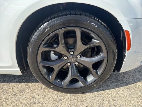 Used 2022 Chrysler 300 Touring w/ Sport Appearance Package image 29