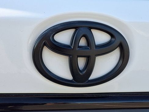 Used 2023 Toyota Corolla SE FWD image 9