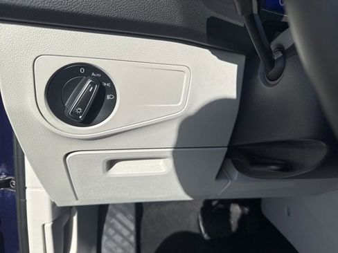 Used 2024 Volkswagen Tiguan SE image 19