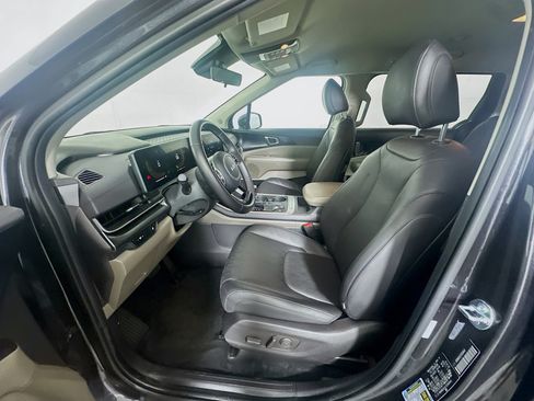 Used 2026 Kia Carnival FWD image 13