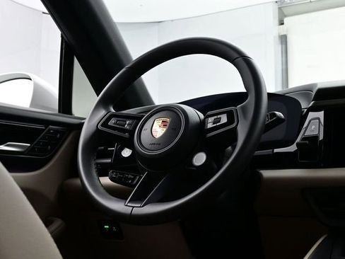 Certified 2025 Porsche Macan Electric image 20