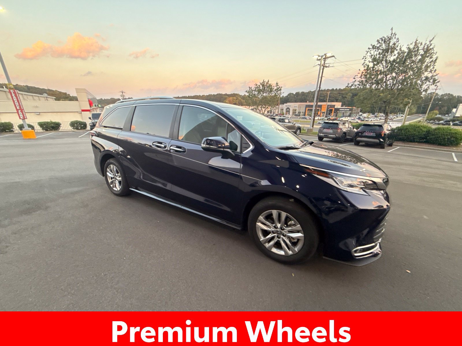 Used 2024 Toyota Sienna Limited FWD image 15