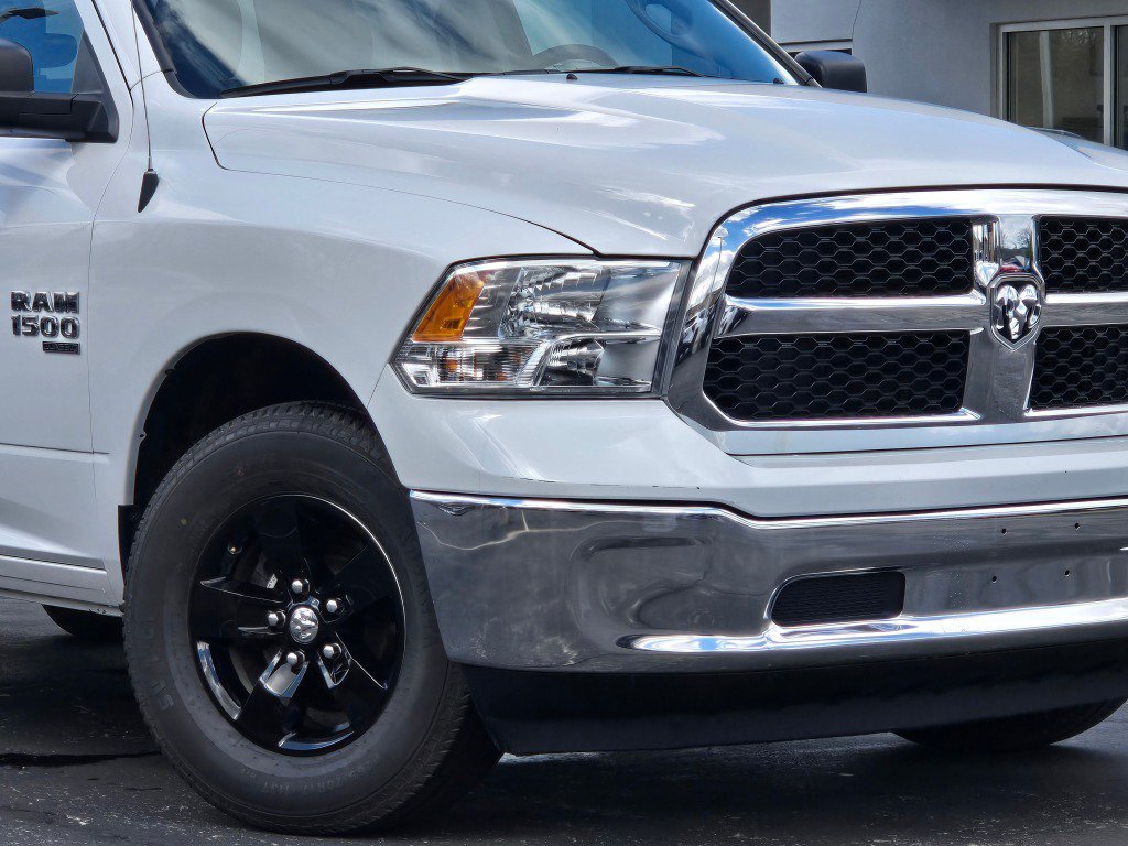 Used 2024 RAM 1500 Classic SLT AWD/4WD image 3