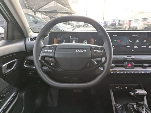Used 2025 Kia K4 LXS image 16