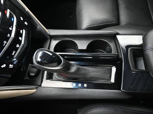 Used 2013 Cadillac XTS Platinum FWD image 25