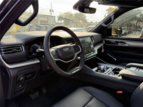 New 2025 Jeep Wagoneer L Series II AWD/4WD image 15