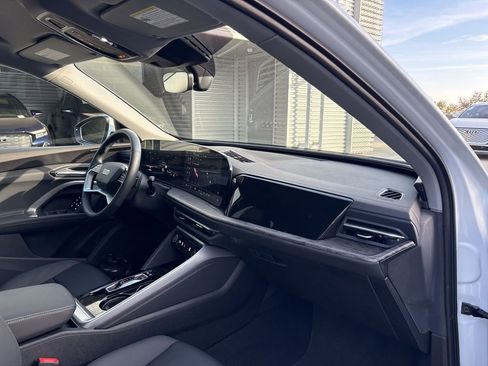 Used 2025 Audi Q5 Premium w/ Convenience Package image 15