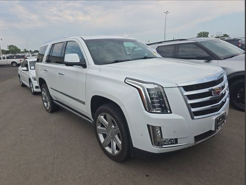 Used 2019 Cadillac Escalade Premium Luxury AWD/4WD image 7