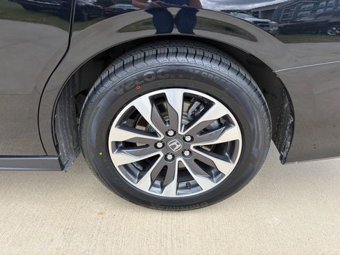 Used 2024 Honda Odyssey EX-L image 32