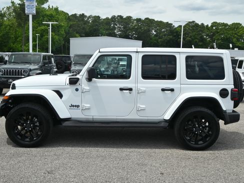 Used 2025 Jeep Wrangler Unlimited Sahara AWD/4WD image 6