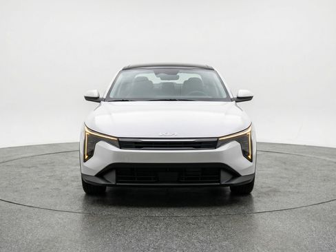 Used 2025 Kia K4 FWD image 2