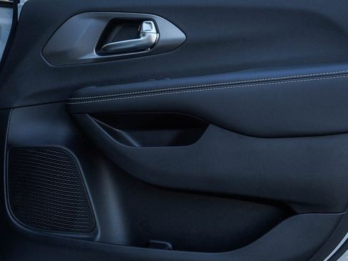 New 2026 Chrysler Pacifica Select image 10