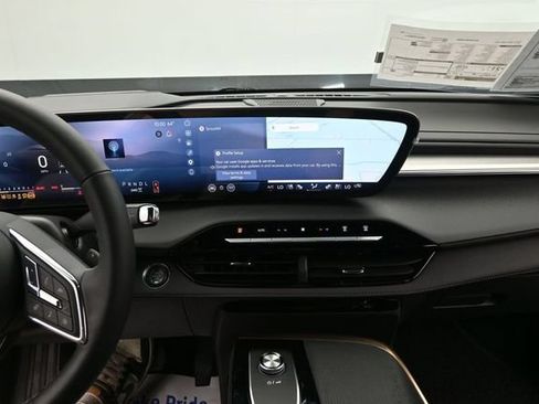 Used 2025 Buick Enclave Avenir w/ LPO, Floor Liner Package AWD/4WD image 23