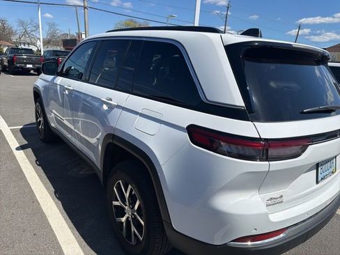 Used 2025 Jeep Grand Cherokee Limited image 8