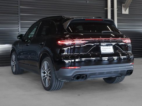 Certified 2023 Porsche Cayenne Platinum Edition AWD/4WD image 3