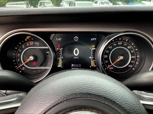 Used 2020 Jeep Gladiator Sport w/ Quick Order Package 24S AWD/4WD image 12