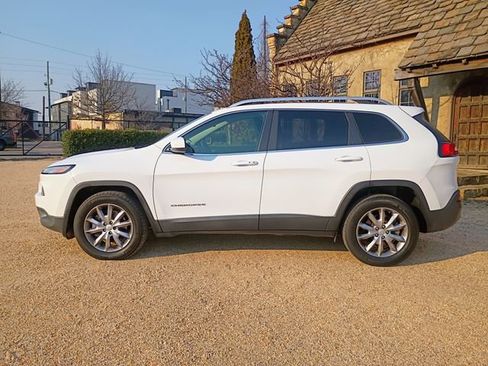 Used 2018 Jeep Cherokee Limited AWD/4WD image 7