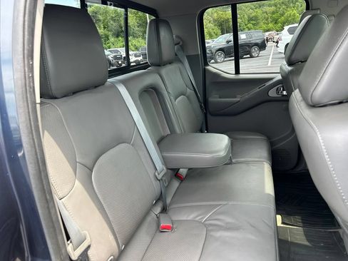 Used 2017 Nissan Frontier SL w/ Moonroof Package AWD/4WD image 36