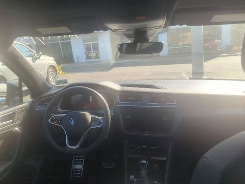 Used 2024 Volkswagen Tiguan SE R-Line image 17