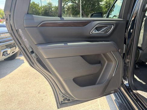 Used 2023 GMC Yukon SLE w/ Gmc Pro Safety Plus Package RWD image 20