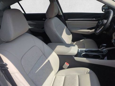 Used 2025 Nissan Altima 2.5 SL image 22