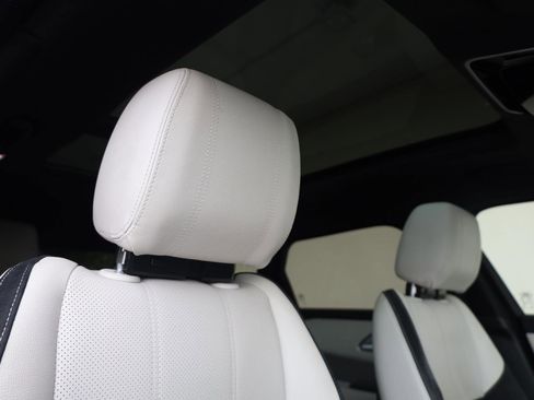 Used 2019 Land Rover Range Rover Velar R-Dynamic SE AWD/4WD image 30