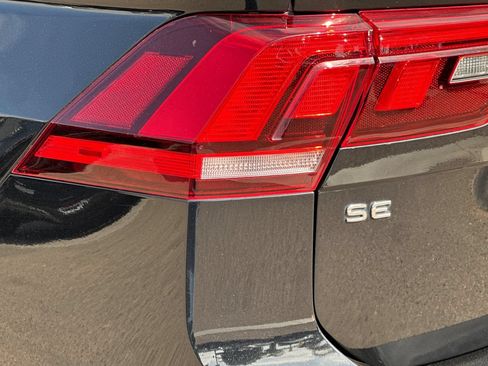 Used 2023 Volkswagen Tiguan SE w/ Panoramic Sunroof Package FWD image 27