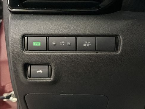 Used 2024 Nissan Sentra SV FWD image 19