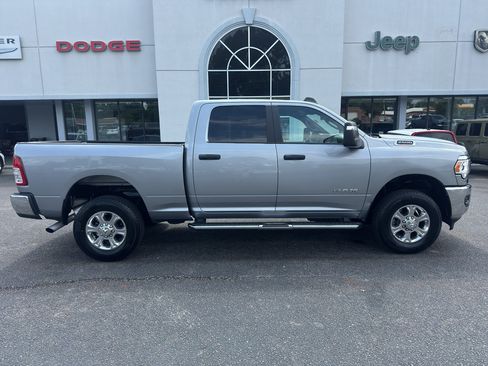 Used 2024 RAM 2500 Big Horn AWD/4WD image 2